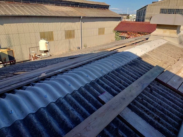 稲美町の屋根補修における棟の新設